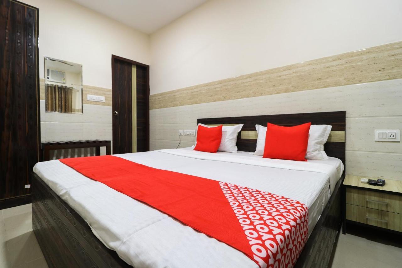 OYO 49095 Hotel K Fort Abadpura Buitenkant foto